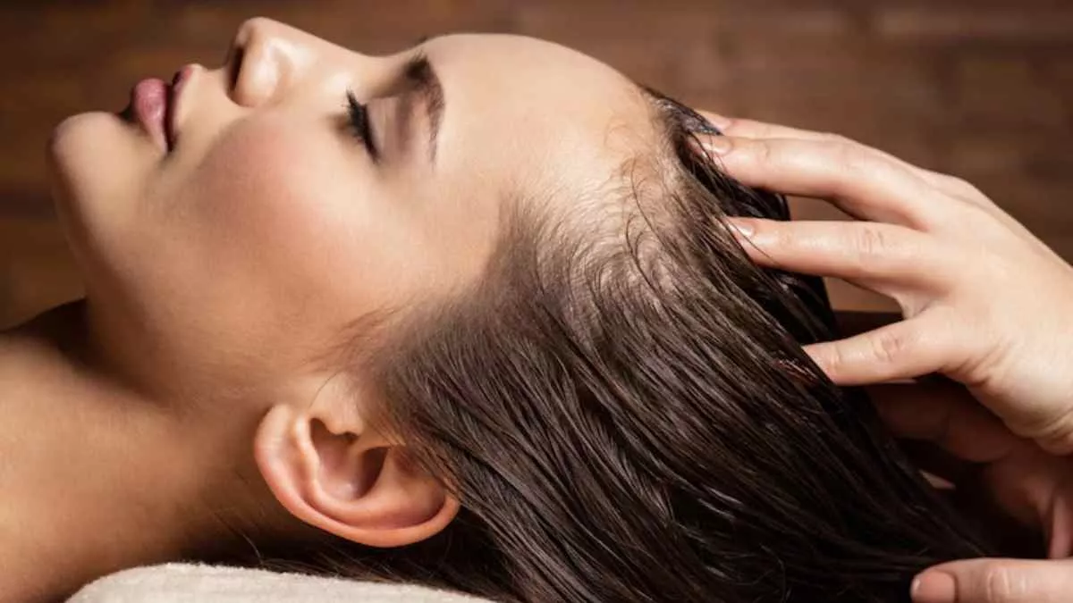 Astro For Hair Oil: इन दिनों में कभी भी नहीं लगाना चाहिए सिर पर तेल, वरना हो जाएंगे कंगाल - Astro Tips Do not apply oil on your hair on these days