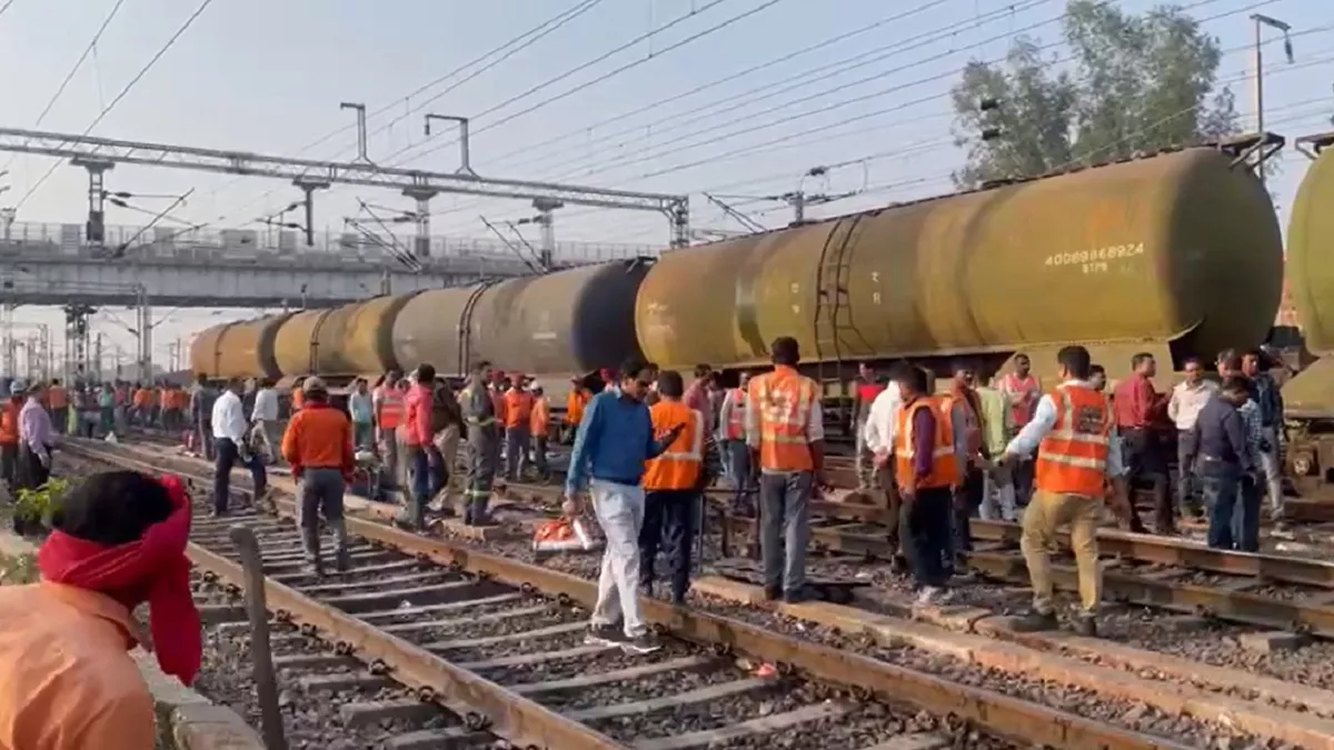Goods Train Derail In Jhansi: झांसी-कानपुर रेलवे ट्रैक पर मालगाड़ी के पांच डिब्बे उतरे, छह ट्रेनों का रूट बदला
