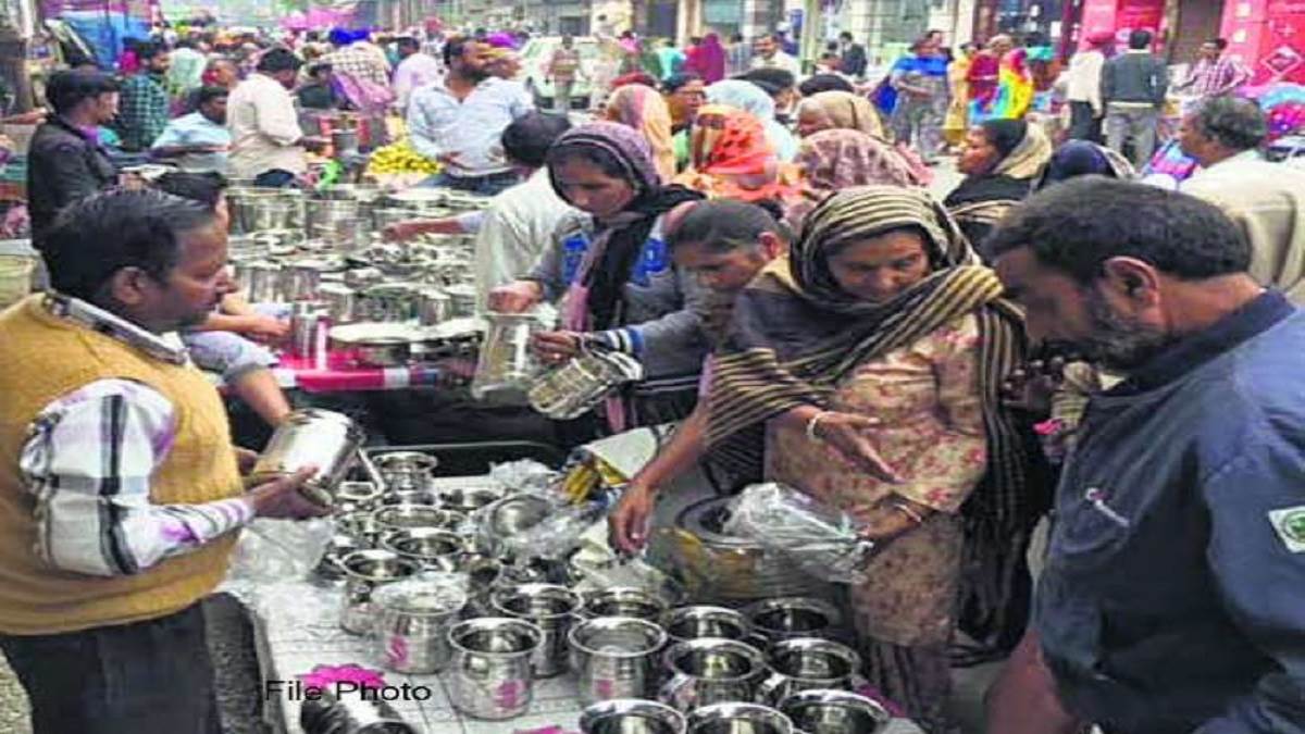 https://www.jagranimages.com/images/newimg/08112022/08_11_2022-utensil_fair_23191252.jpg