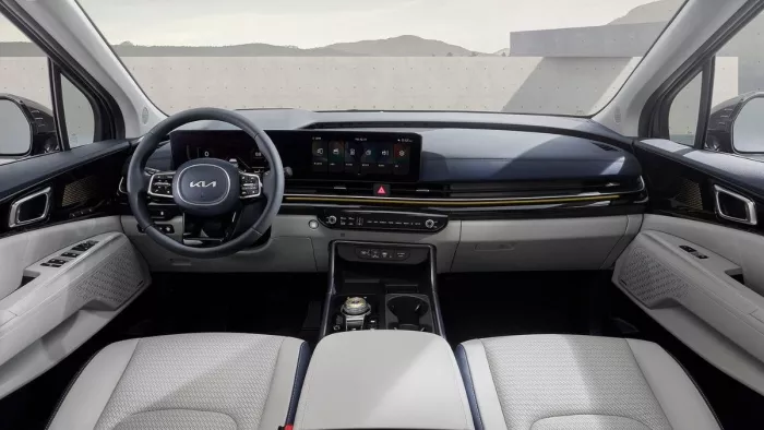 2024 Kia Carnival का इंटीरियर सामने आया है।