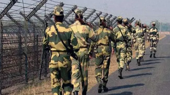 BSF महानिदेशक ने LOC पर जांची ऑपरेशनल तैयारियां।