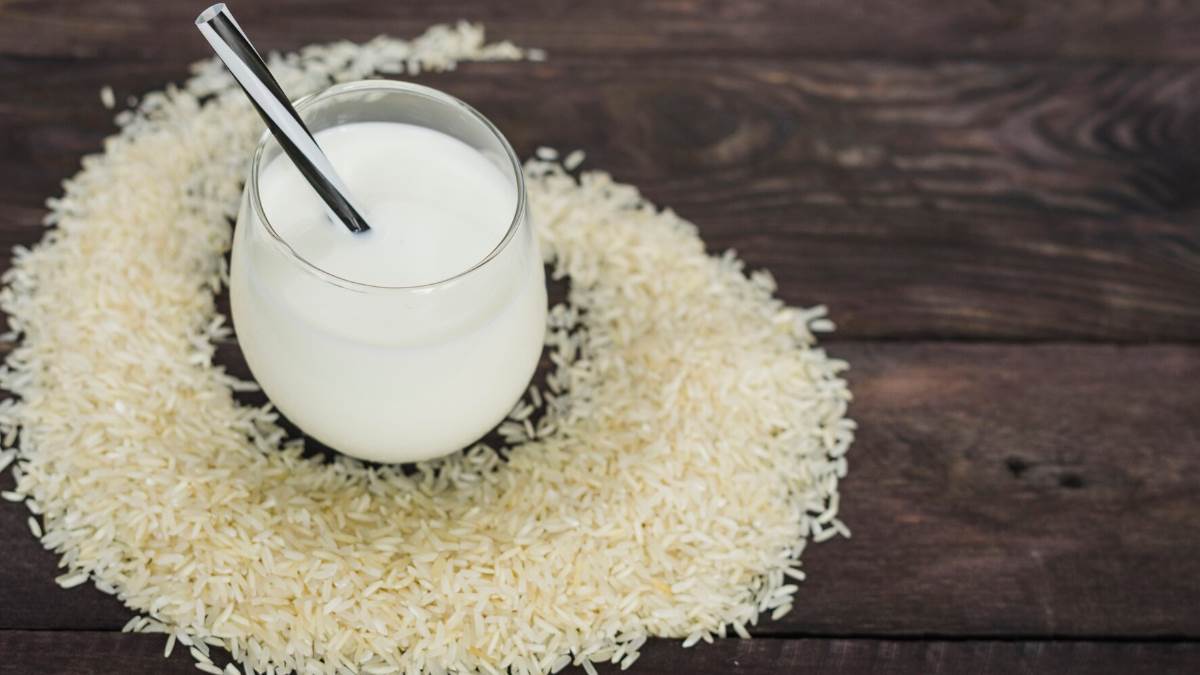 https://www.jagranimages.com/images/newimg/08112023/08_11_2023-rice_water_benefits_in_uti_f_23576100.jpg