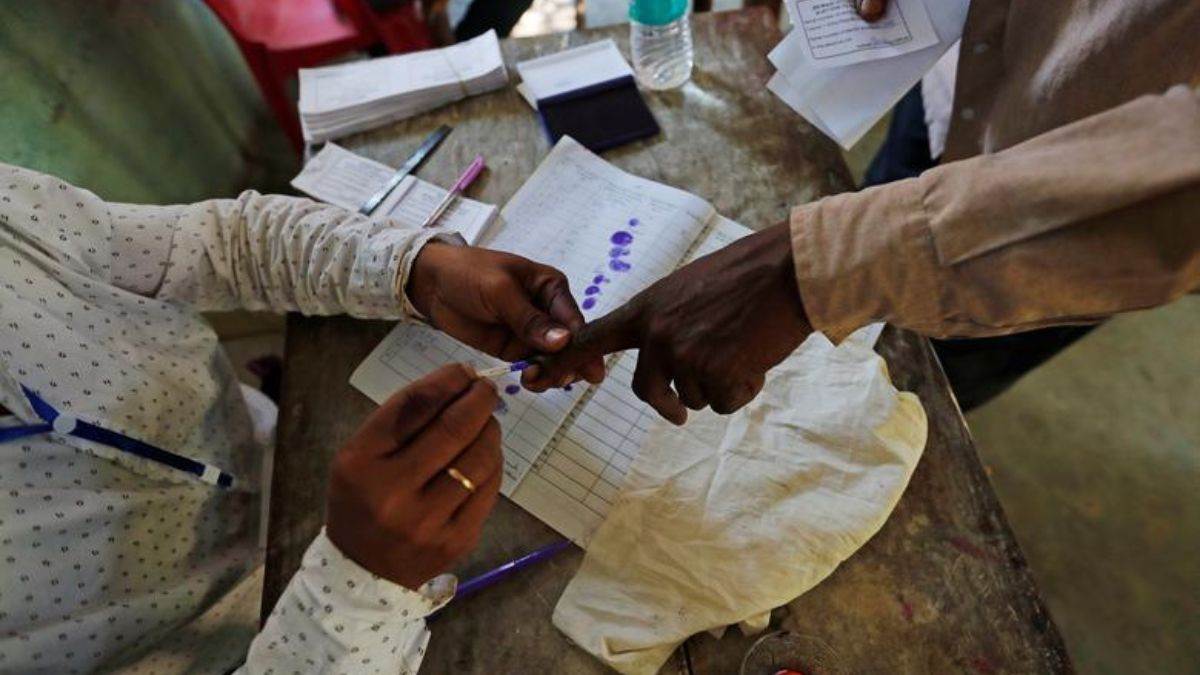 chhattisgarh kondagaon accident three teachers on polling duty killed as suv collides with truck