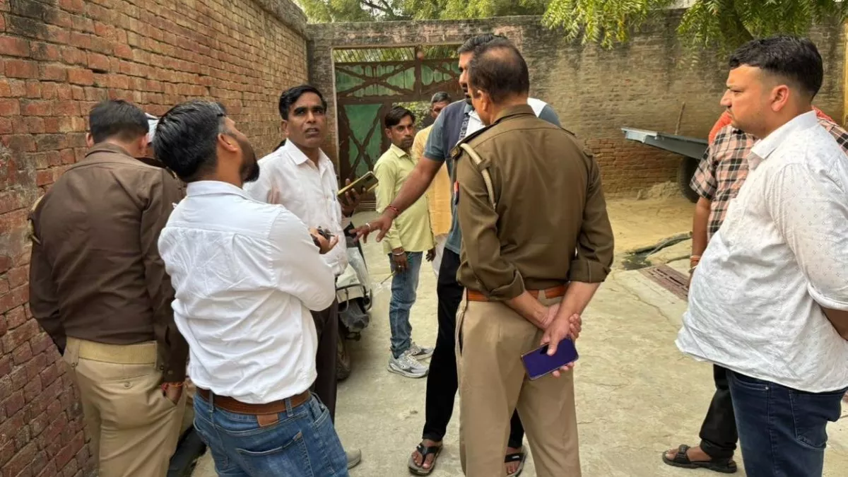 हैलो पुलिस! यहां एक लड़के की जेब में कुछ है- दौड़े-दौड़े पहुंचे अफसर, तलाशी लेते ही फटी रह गई आंखें