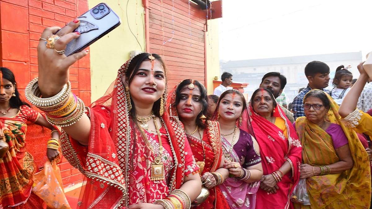 https://www.jagranimages.com/images/newimg/08112024/08_11_2024-chhatha_puja_11_23827606_164043907.jpg