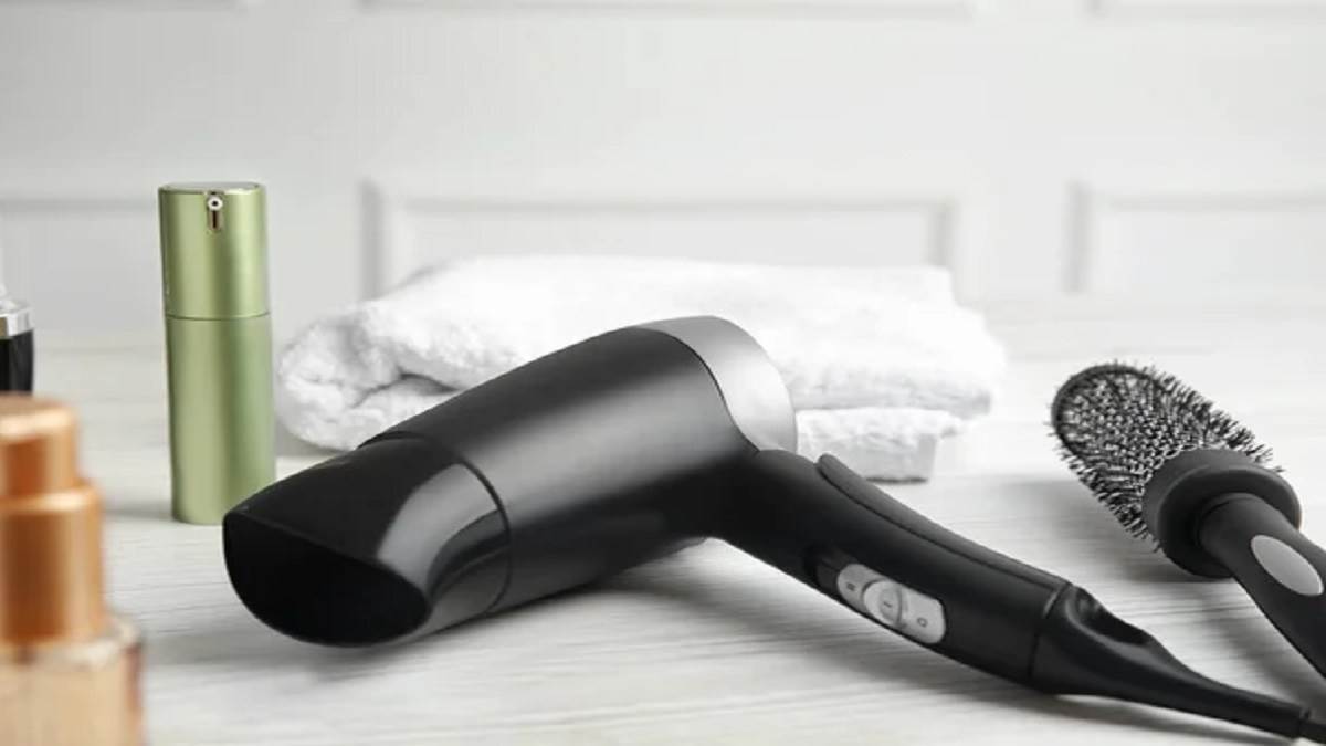 https://www.jagranimages.com/images/newimg/08112024/08_11_2024-cover-image-best_hair_dryer_23827978.jpg