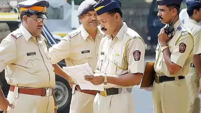 मुंबई पुलिस ने बरामद किया 2 करोड़ से ज्यादा का कैश