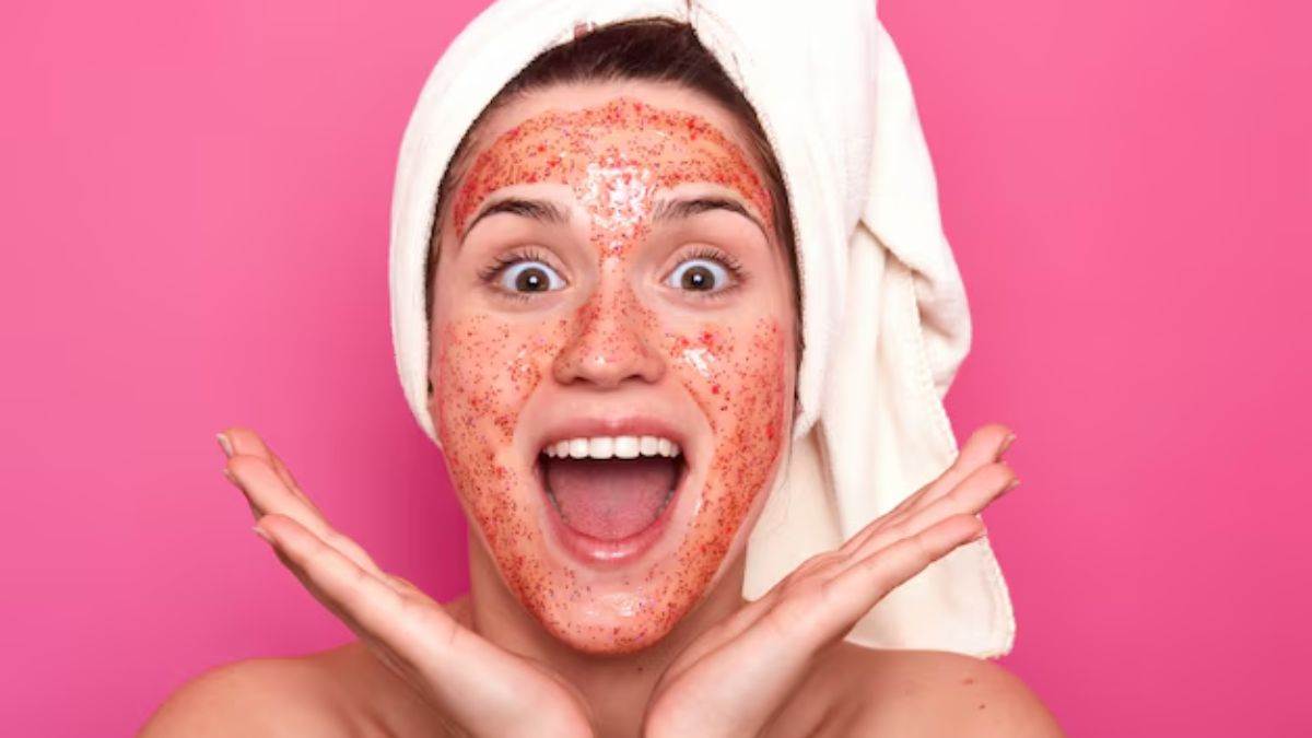 https://www.jagranimages.com/images/newimg/08112024/08_11_2024-natural_skin_exfoliators_23827920.jpg