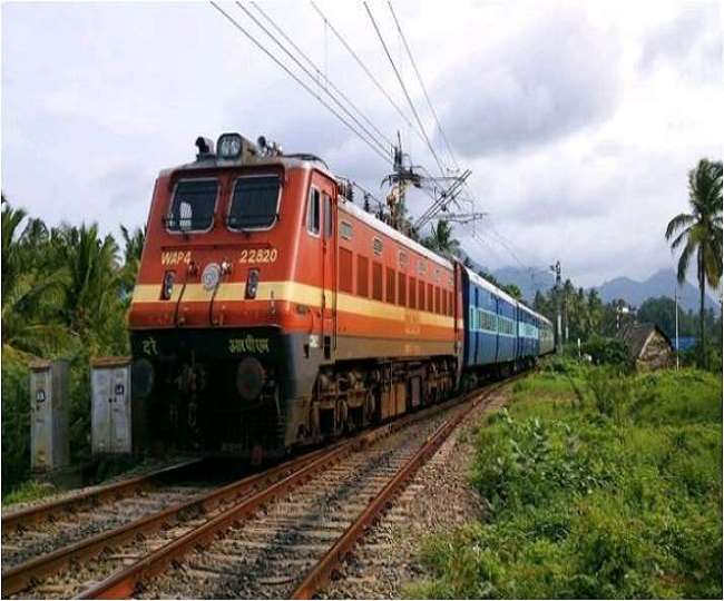 रेलवे ने 8 दिसंबर को 200 से ज्‍यादा ट्रेनों को कैंसिल किया है।
