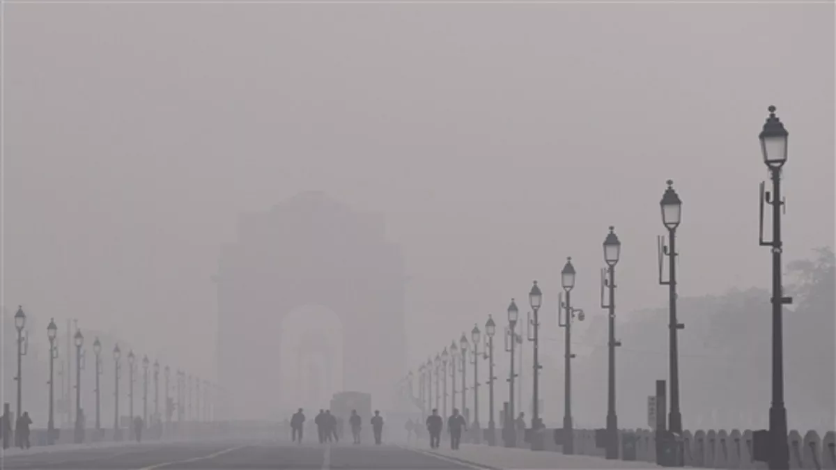 13 दिन बाद दिल्ली वालों को मिली थोड़ी राहत, हवा हुई साफ; खराब श्रेणी में पहुंची हवा
