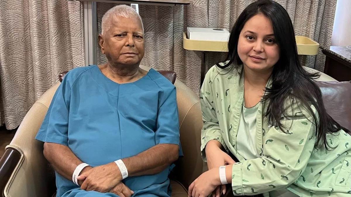 https://www.jagranimages.com/images/newimg/08122022/08_12_2022-rohini_with_father_23249426_121950594.jpg