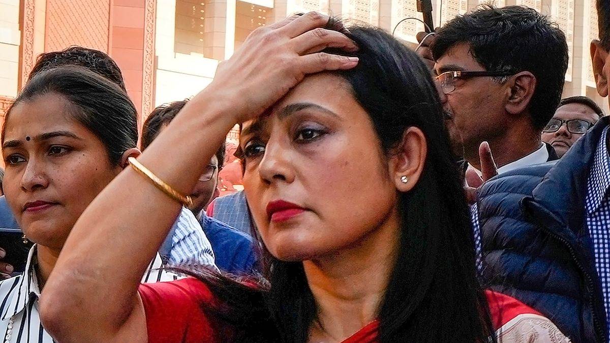 https://www.jagranimages.com/images/newimg/08122023/08_12_2023-_mahua_moitra__23599782.jpg