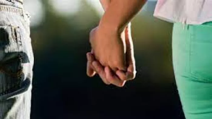 पति ने पत्नी और एक युवक के खिलाफ थाने में आवेदन दिया है।