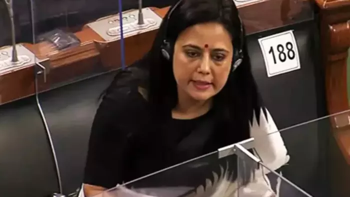 Mahua Moitra: आज लोकसभा में पेश होगी महुआ मोइत्रा मामले की रिपोर्ट