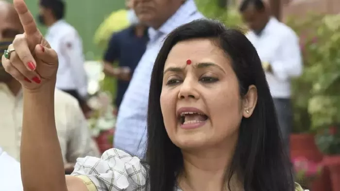 महुआ मोइत्रा का सरकार पर हमला, लोकसभा की कार्यवाही स्थगित (फाइल फोटो)