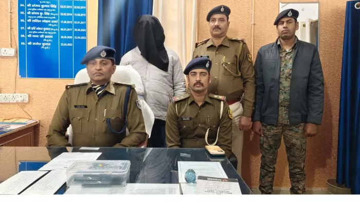 हथियार की डिलिंग करने यूपी से पहुंचा अधिवक्ता गिरफ्तार।