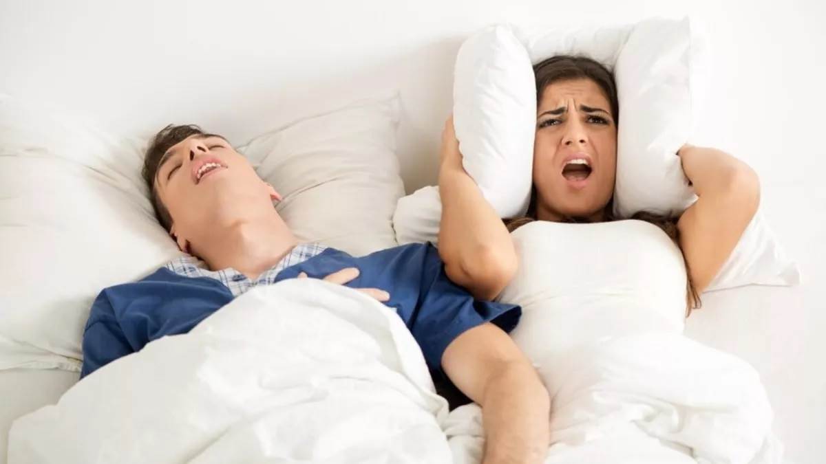 https://www.jagranimages.com/images/newimg/08122024/08_12_2024-snoring_problem_23844715.jpg