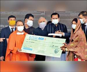 योगी सरकार की योजनाओं से किसानों के चेहरे पर रौनक लौट आई है।