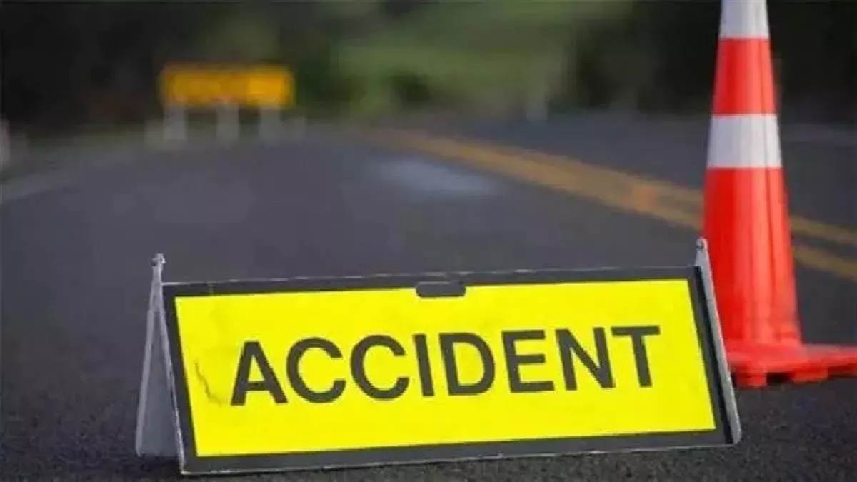 banda road accident truck and trailer collide due to dense fog one killed on spot