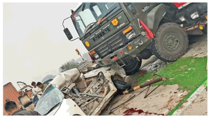 सिरसा नेशनल हाईवे पर सेना के ट्रक से टकराई कार