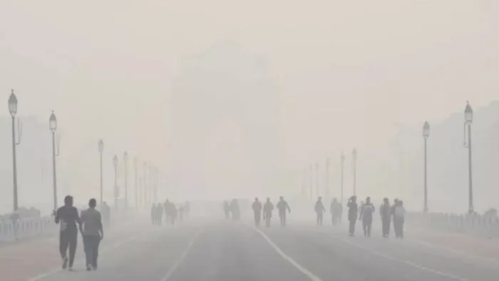 Delhi Dense fog leading to reduced visibility