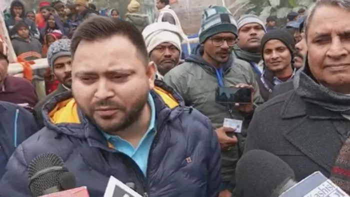 सारण में सीएम की समाधान यात्रा के दौरान नीतीश कुमार के साथ पहुंचे तेजस्वी यादव