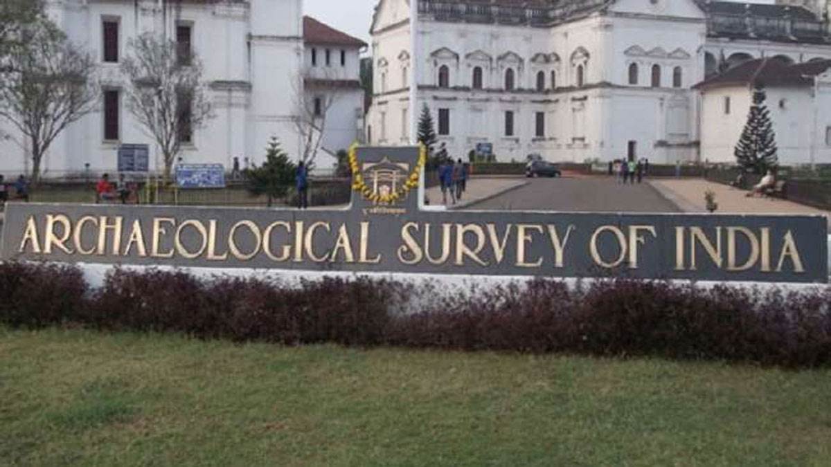 mystery historical statue stolen