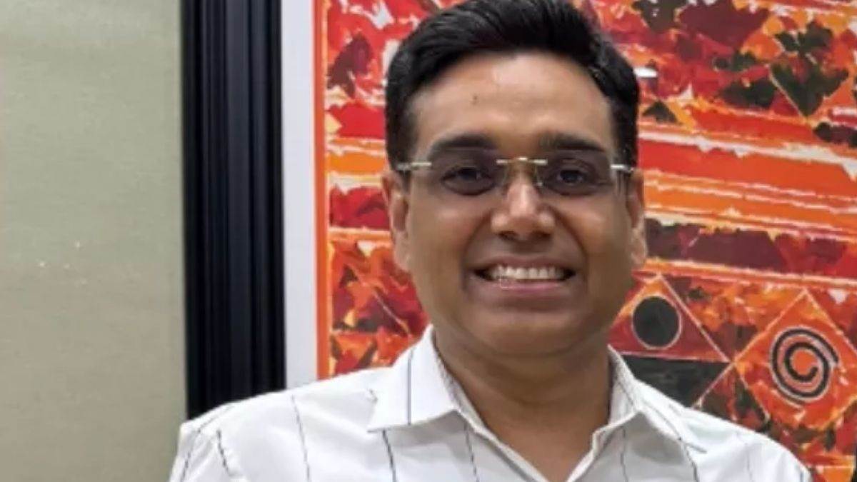 https://www.jagranimages.com/images/newimg/09012024/09_01_2024-12th_fail_ips_manoj_sharma_23624974.jpg