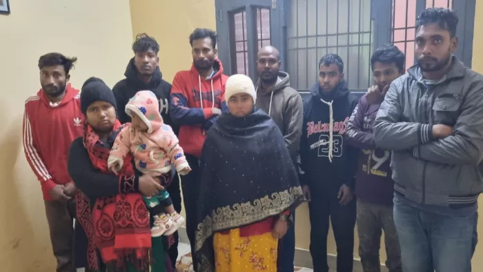 बिना वीजा पासपोर्ट के अवैध तरीके से भारत में रह रहे 10 बांग्लादेशी गिरफ्तार।