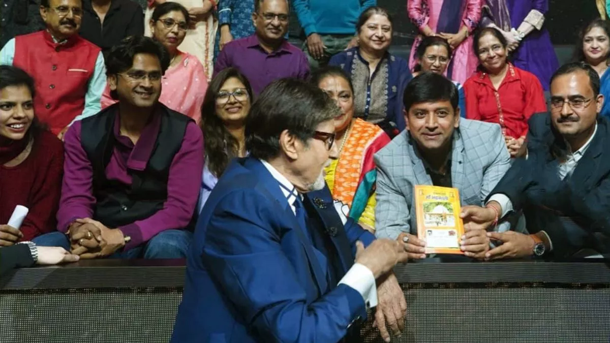 Uttarakhand: बॉलीवुड के महानायक अमिताभ बच्चन को भेंट की गई मां भद्रकाली पुस्तक, ऐसा था महानायक का रिएक्शन