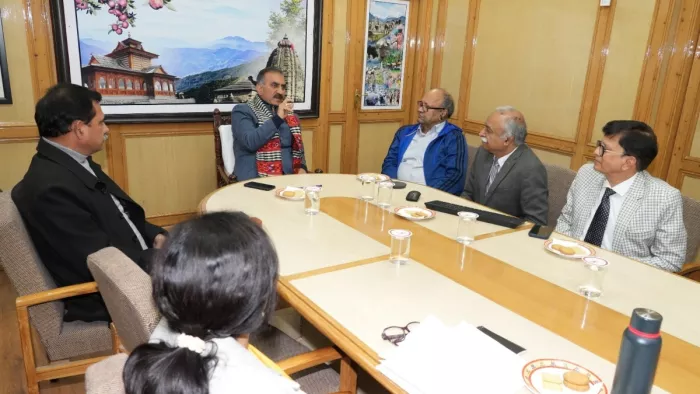 मुख्यमंत्री सुखविंदर सिंह सुक्खू स्वास्थ्य विभाग की उच्च स्तरीय बैठक की अध्यक्षता करते हुए अधिकारियों को दिशा-निर्देश देते हुए।