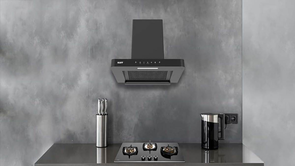 एग्जॉस्ट फैन से बेहतर धुआं साफ करती है ये Chimney in Kitchen, छौंक और तेलीय चीजों को किचन में फैलने से रोकती
