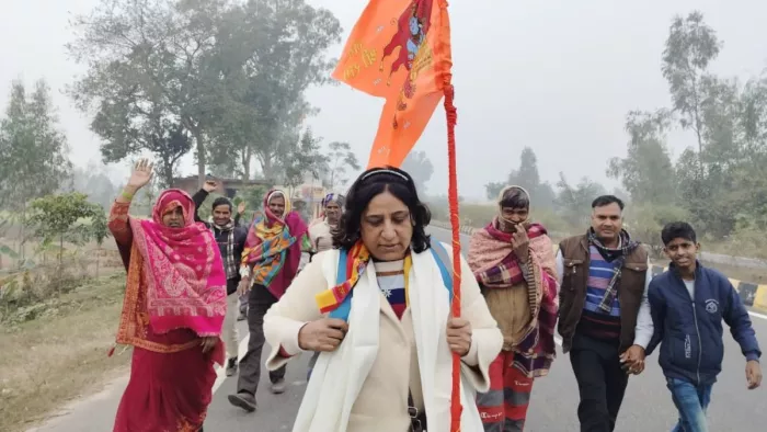 दिल्ली से पैदल अयोध्या के लिए निकलीं शबनम खान
