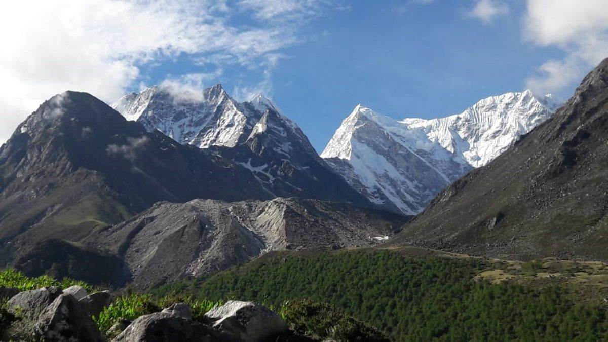 shri ram came dronagiri to express his gratitude to mountain god but people of dronagiri angry with hanuman