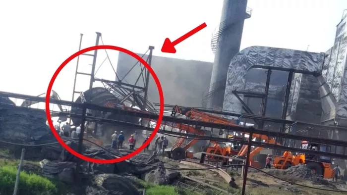 मुंगेली जिले के रामबोड़ गांव में निर्माणाधीन कुसुम प्लांट में चिमनी गिरने से 8 मजदूरों की मौत।(फोटो सोर्स: नई दुनिया)