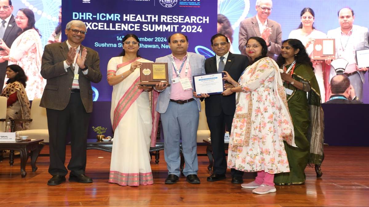 https://www.jagranimages.com/images/newimg/09012025/09_01_2025-dr_nandi_award_23863973.jpg