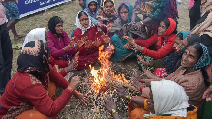 आने वाले दिनों में कुछ जगहों पर तापमान और गिर सकता है (फोटो- एएनआई)