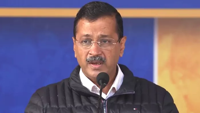 अरविंद केजरीवाल ने की मुख्य चुनाव आयुक्त से मुलाकात।