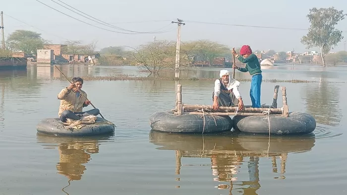 नूंह का जेवंत गांव टापू बना हुआ है। जागरण फोटो