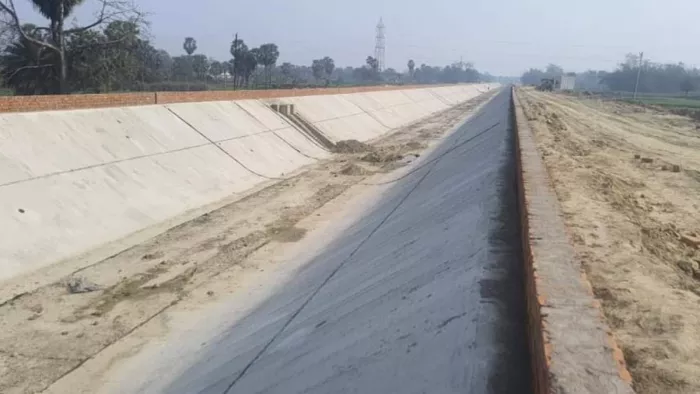 तिरहुत मुख्य नहर के किनारे बन रही सड़क से चंपारण-मुजफ्फरपुर में सुगम होगा आवागमन