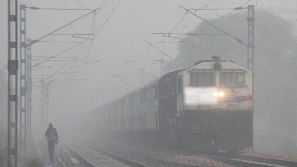 ncr bhubaneswar duronto express will leave delhi with four and half hours delay see late trains list