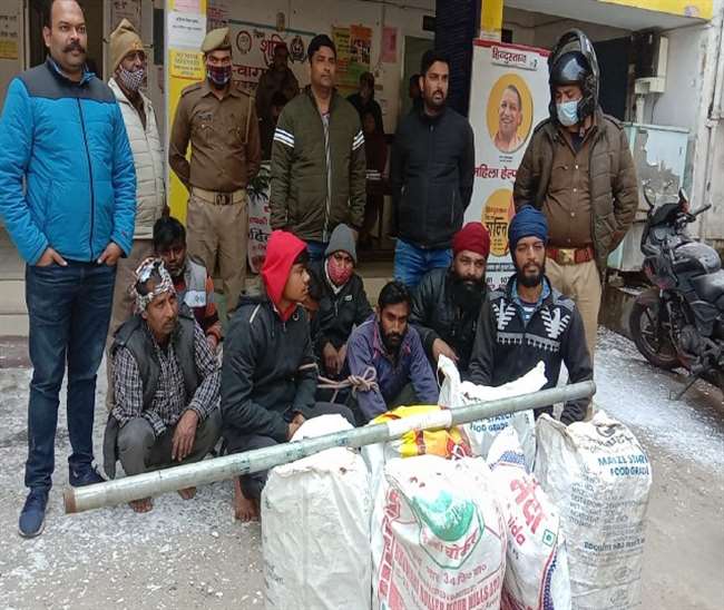 https://www.jagranimages.com/images/newimg/09022021/09_02_2021-moradabad_police_1_21349356_22426286.jpg