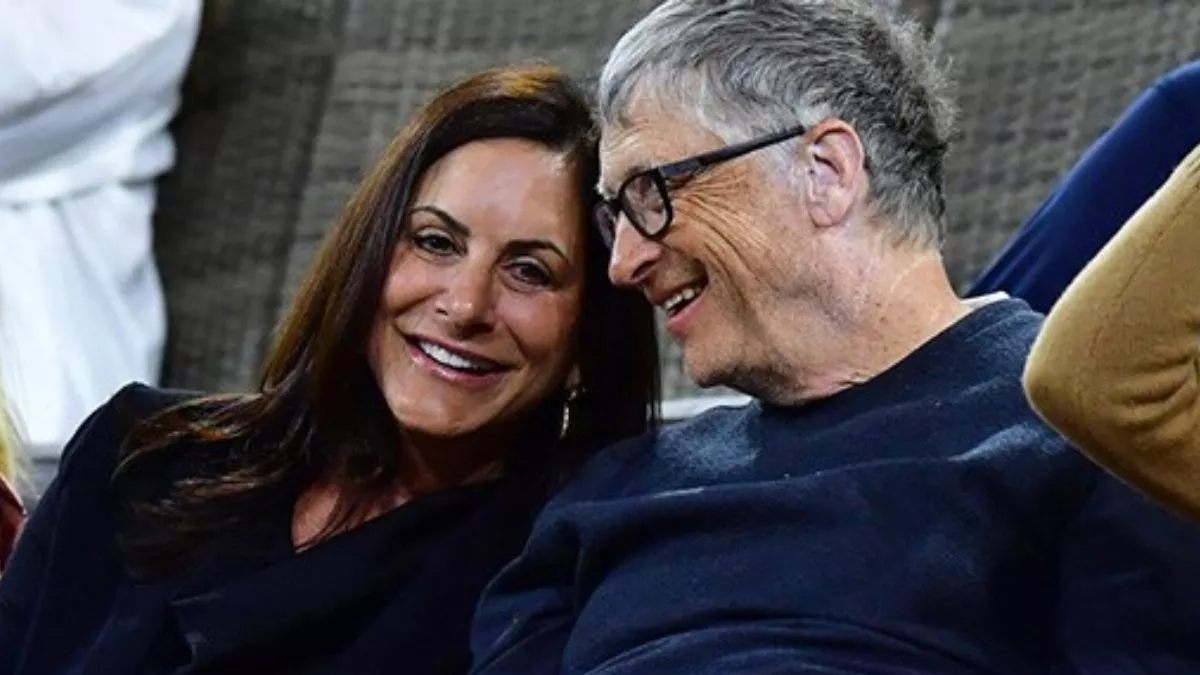 Bill Gates dating Paula Hurd बिल गेट्स को हुआ प्यार।
