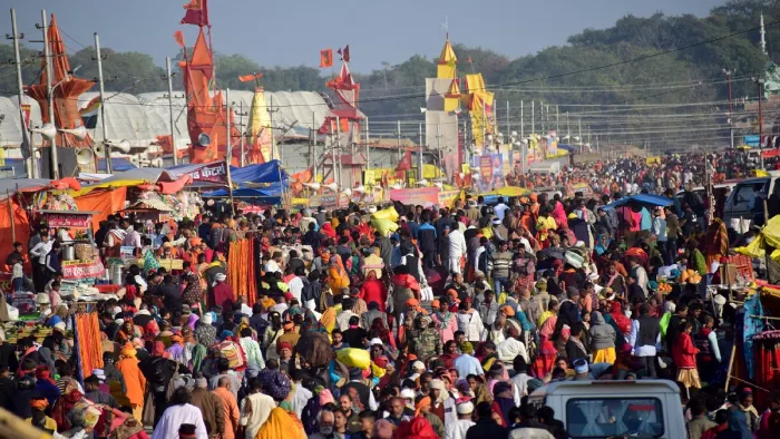 माघ मेला खाक चौक में श्रद्धालुओं की भीड़।-जागरण
