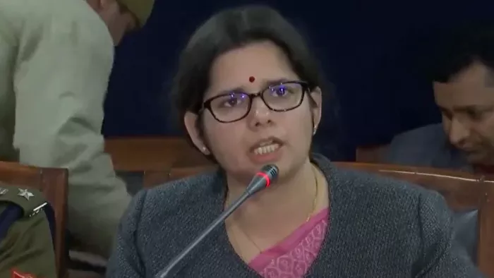 हल्द्वानी हिंसा को लेकर नैनीताल की डीएम वंदना सिंह ने की प्रेस कॉन्फ्रेंस।