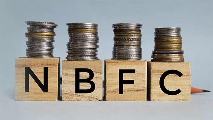NBFC के लिए बैंक लाइसेंस मांगना ठीक नहीं
