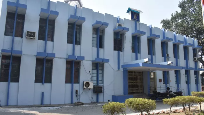 नगर निगम परिसर में स्थित आकाशवाणी केन्द्र गोरखपुर का भवन। जागरण