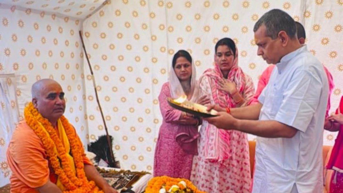 assam cabinet ministers attend jagadguru swami adhokshanand devtirths 30th peeth ascension ceremony in prayagraj