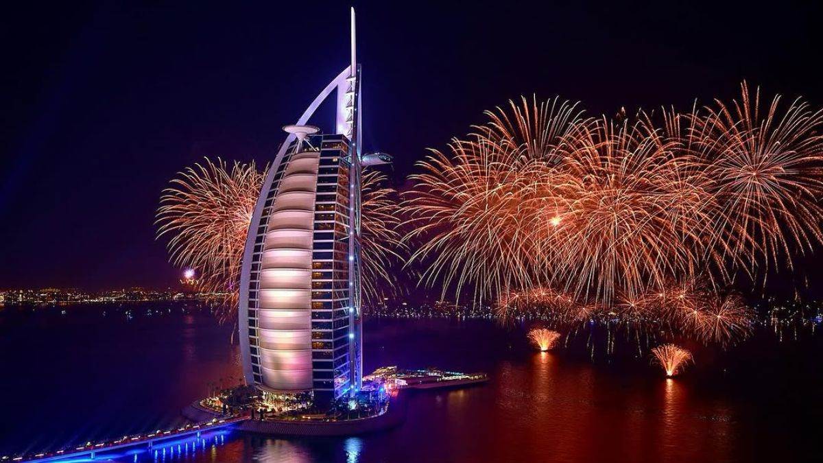 https://www.jagranimages.com/images/newimg/09022025/09_02_2025-burj_al_arab_23881254.jpg