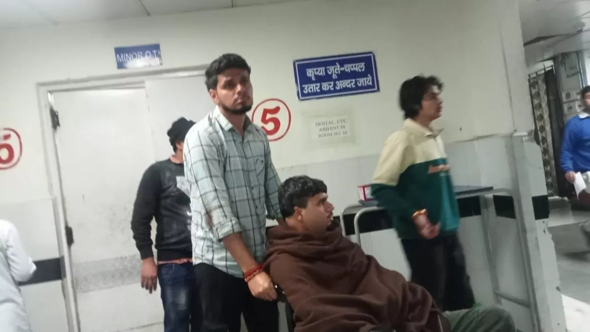 फेसबुक पर कमेंट को लेकर चली गोली, एक घायल की हालत गंभीर; पुरानी रंजिश का है मामला